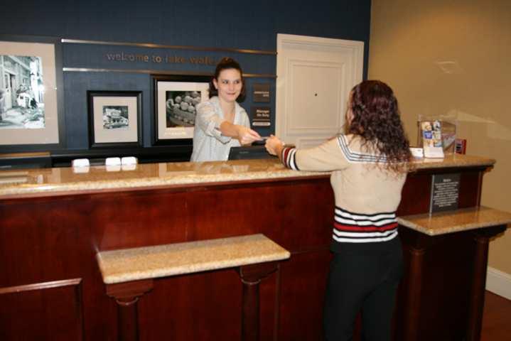 Hampton Inn & Suites Lake Wales Interior photo